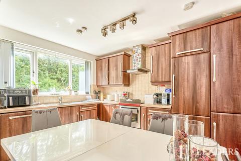 2 bedroom flat to rent, Grosvenor House, Stortford Hall Park, CM23