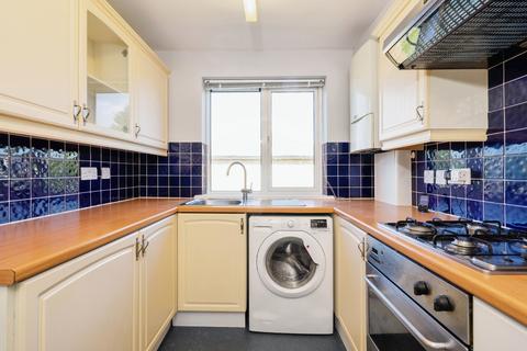 2 bedroom flat to rent, Ashville Road, London, E11