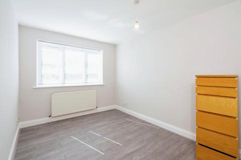 2 bedroom flat to rent, Ashville Road, London, E11