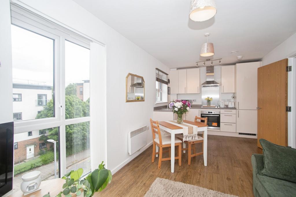 Apartment in Salford, Greater Manchester - View 3