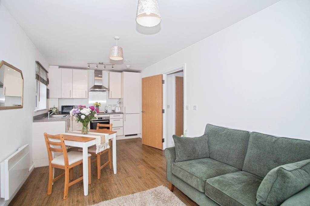 Apartment in Salford, Greater Manchester - View 4