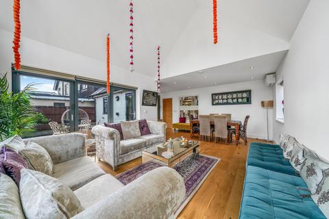 5 bedroom detached house for sale, Poole Road, Hornchurch, RM11