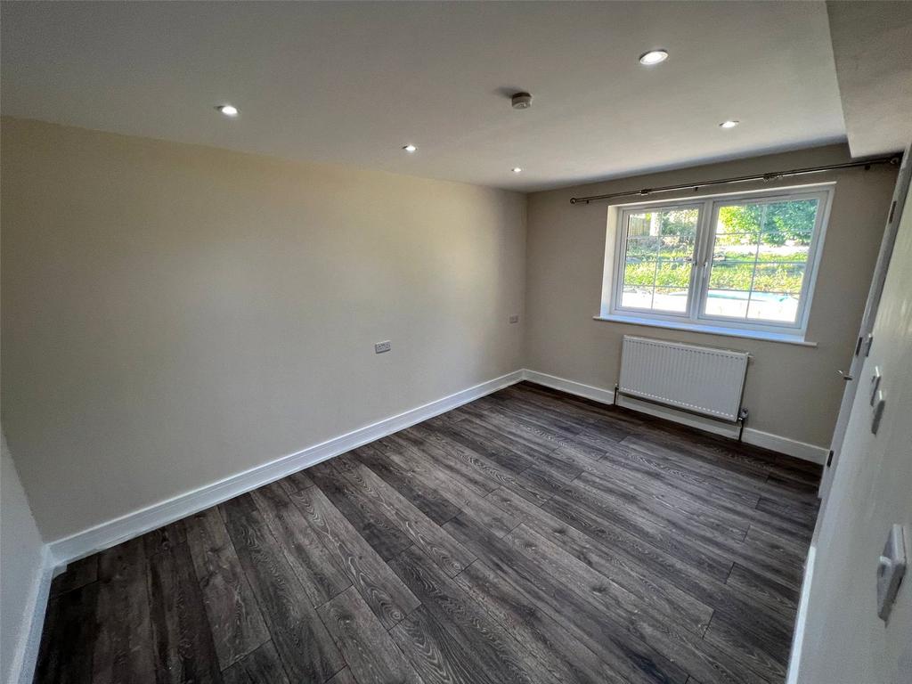 Apartment in Uxbridge - View 3