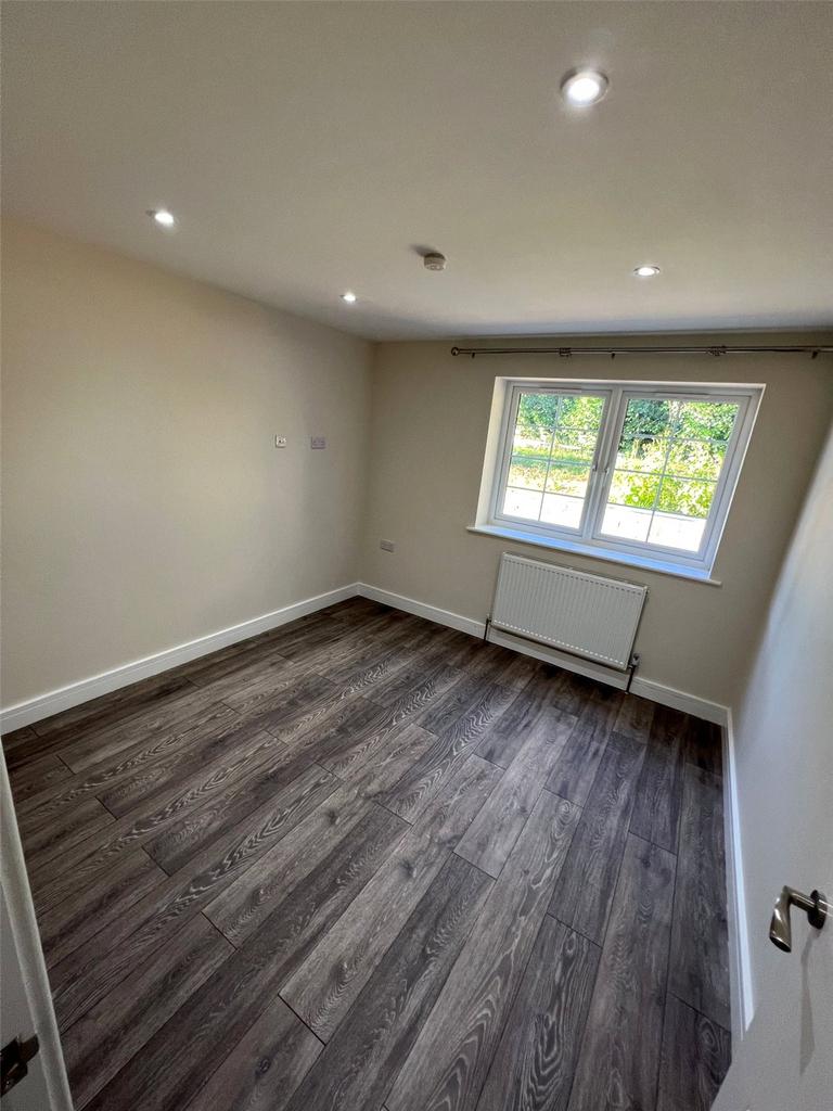 Apartment in Uxbridge - View 4