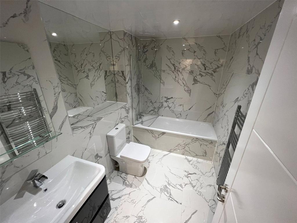 Apartment in Uxbridge - View 5