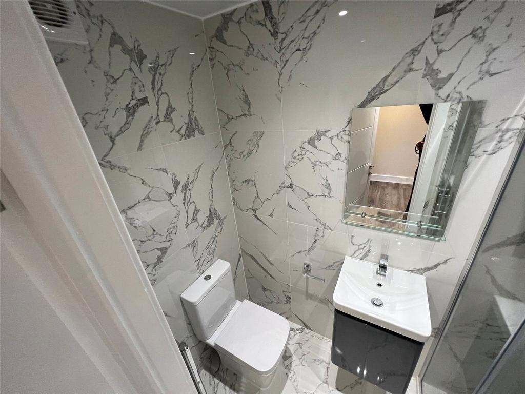Apartment in Uxbridge - More