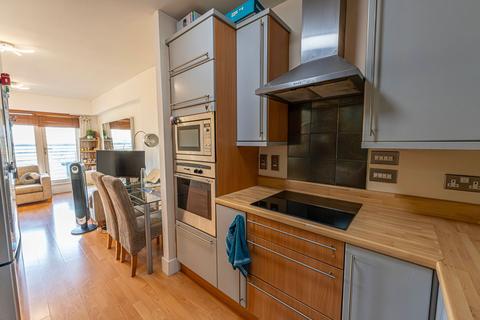 undefined, Queens Street, 140 The Aspect, CF10