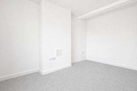 2 bedroom flat to rent, Tolworth Broadway, Surbiton, KT6