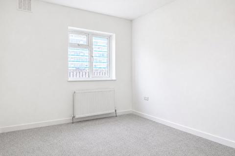 2 bedroom flat to rent, Tolworth Broadway, Surbiton, KT6