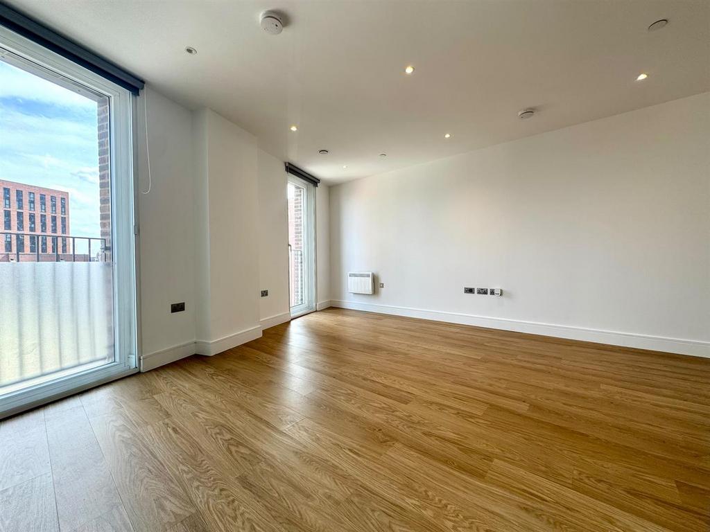 Apartment in Birmingham, Chinese Quarter, Digbeth - View 3