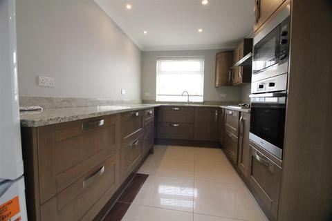 4 bedroom semi-detached bungalow to rent, Camborne Way, Heston