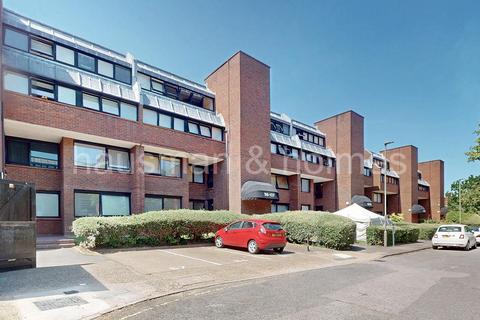 2 bedroom flat for sale, Britten Close, NW11