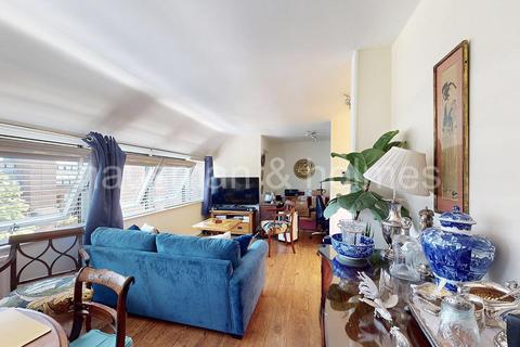 2 bedroom flat for sale, Britten Close, NW11