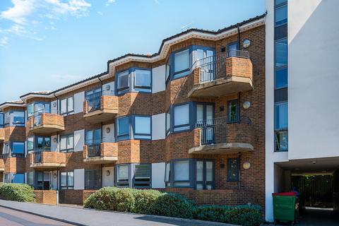 1 bedroom apartment to rent, 13, Kew Bridge Court W4