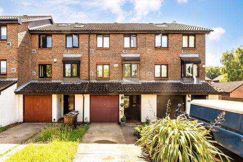 Stags Way, Isleworth TW7
