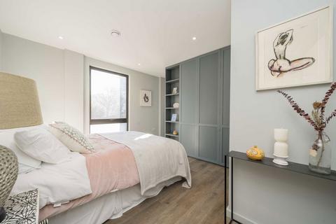 2 bedroom flat for sale, Craven Avenue, London W5