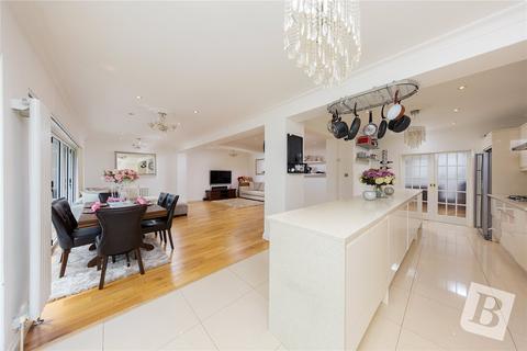 4 bedroom detached house for sale, Risebridge Road, Gidea Park, RM2