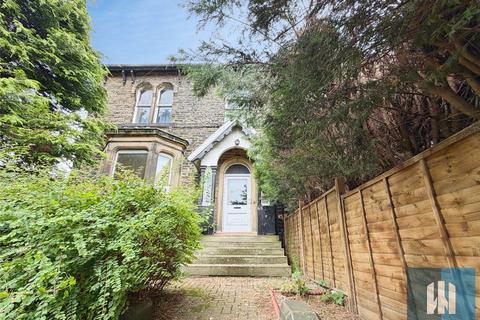 1 bedroom in a house share to rent, Woodhouse Hill, Fartown, Huddersfield, HD2