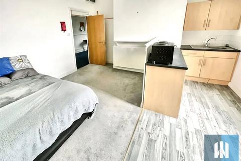 1 bedroom in a house share to rent, Woodhouse Hill, Fartown, Huddersfield, HD2