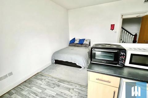 1 bedroom in a house share to rent, Woodhouse Hill, Fartown, Huddersfield, HD2