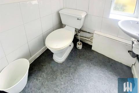1 bedroom in a house share to rent, Woodhouse Hill, Fartown, Huddersfield, HD2