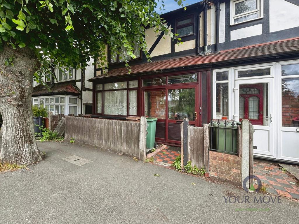 Detached house exterior, driveway