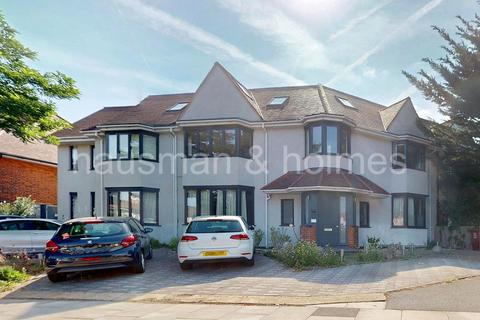 3 bedroom flat for sale, Woodstock Road, NW11