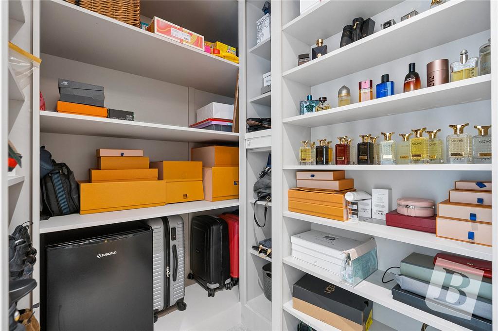 Walk-In Wardrobe