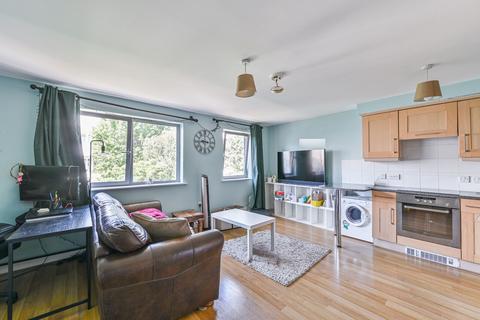 2 bedroom flat to rent, Wallace Court, Balham, London, SW17