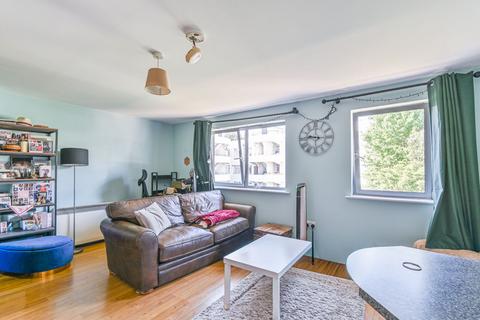 2 bedroom flat to rent, Wallace Court, Balham, London, SW17