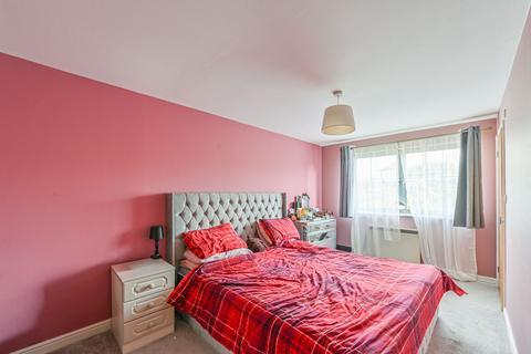 2 bedroom flat to rent, Wallace Court, Balham, London, SW17
