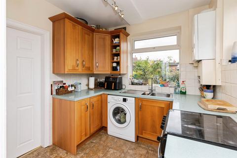 3 bedroom semi-detached house for sale, Willow Crescent, Leeds