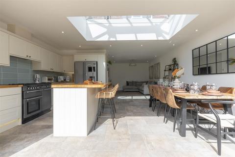 4 bedroom detached house for sale, Cheltenham Road, Gloucester