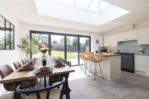 4 bedroom detached house for sale, Cheltenham Road, Gloucester