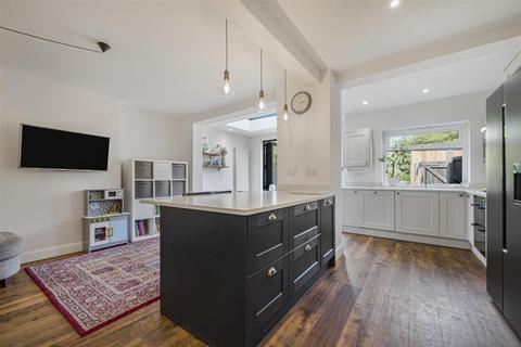 undefined, Ravensbourne Avenue, Shortlands, BR2