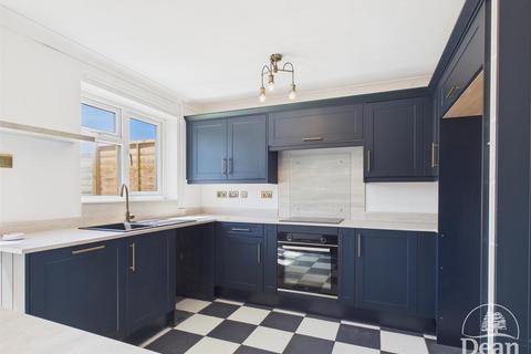 3 bedroom end of terrace house for sale, Laburnam Way, Chepstow NP16