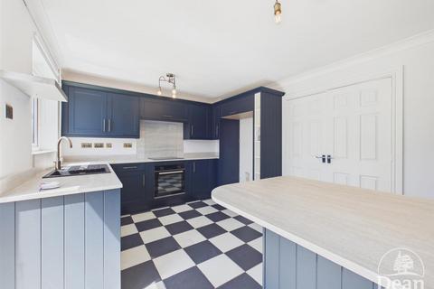 3 bedroom end of terrace house for sale, Laburnam Way, Chepstow NP16