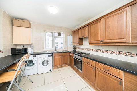 4 bedroom flat to rent, Kingsnympton Park, Kingston Upon Thames KT2