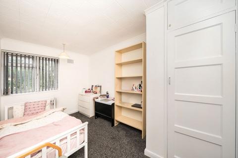 4 bedroom flat to rent, Kingsnympton Park, Kingston Upon Thames KT2