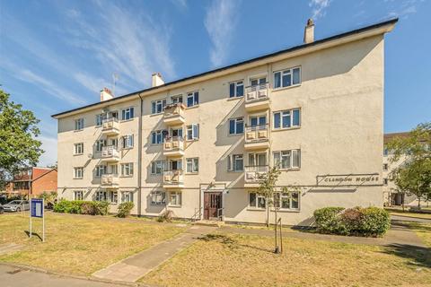 4 bedroom flat to rent, Kingsnympton Park, Kingston Upon Thames KT2