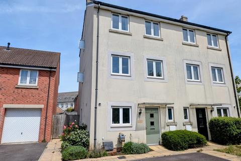 4 bedroom semi-detached house for sale, Serotine Crescent, Trowbridge, BA14