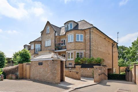 2 bedroom ground floor flat for sale, Crescent Road, Enfield