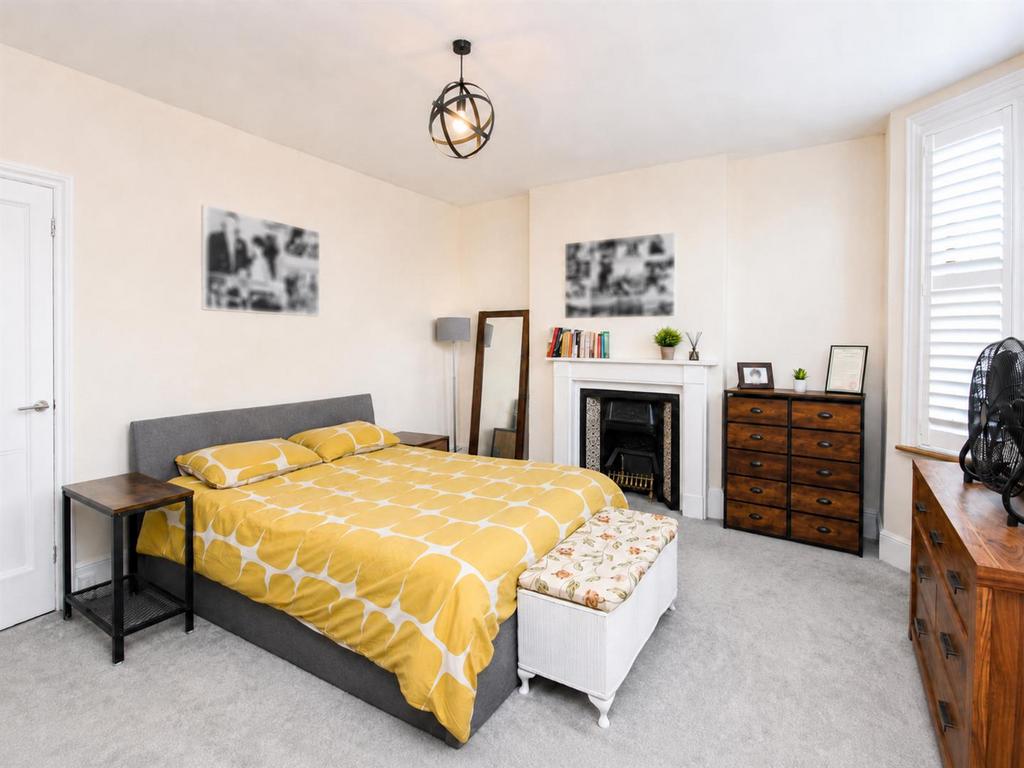 Bedroom, fireplace