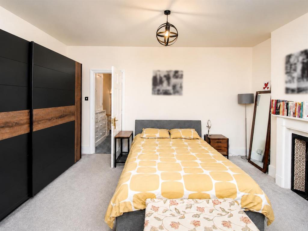 Bedroom, fireplace