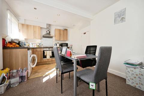 1 bedroom flat for sale, Walsingham Close, Bedford, Bedfordshire, MK42