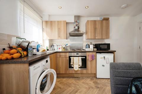 1 bedroom flat for sale, Walsingham Close, Bedford, Bedfordshire, MK42