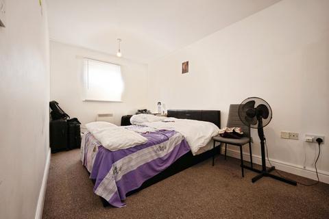 1 bedroom flat for sale, Walsingham Close, Bedford, Bedfordshire, MK42