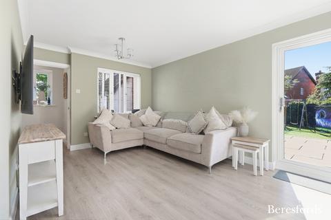 3 bedroom detached house for sale, Larch Close, Steeple View, SS15