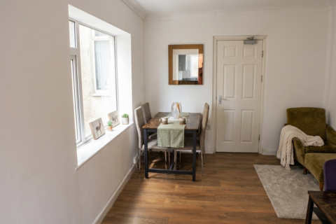 4 bedroom terraced house to rent, Rhondda Street, Swansea