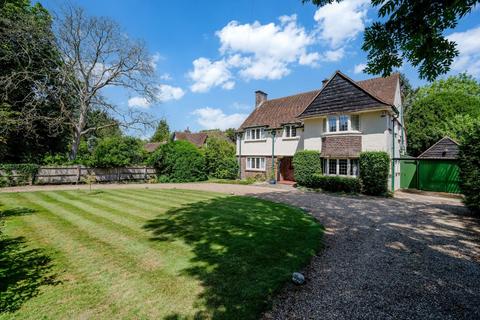 The Avenue, Tadworth KT20